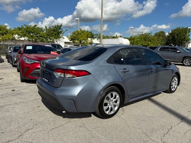 2024 Toyota Corolla LE photo 3