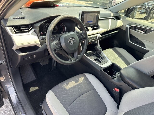 2025 Toyota RAV4 XLE photo 2