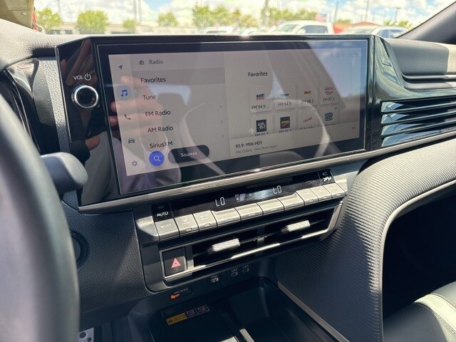2025 Toyota Camry SE photo 4
