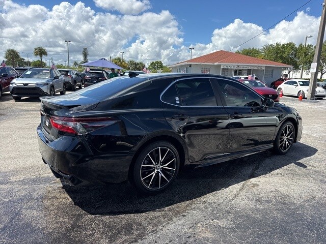 2024 Toyota Camry SE photo 3