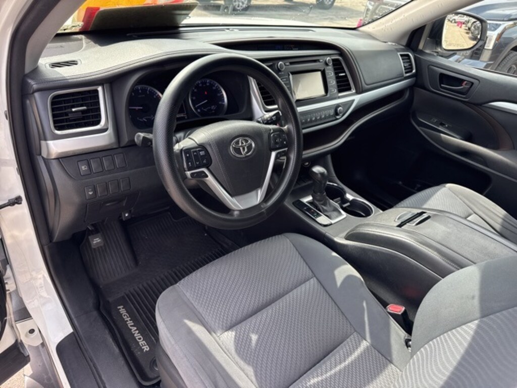 Used 2018 Toyota Highlander LE I4 SUV