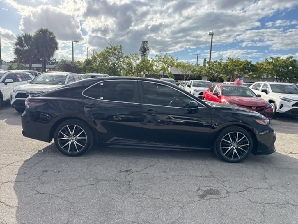 Used 2023 Toyota Camry SE Sedan
