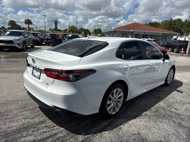 2023 Toyota Camry LE photo 3