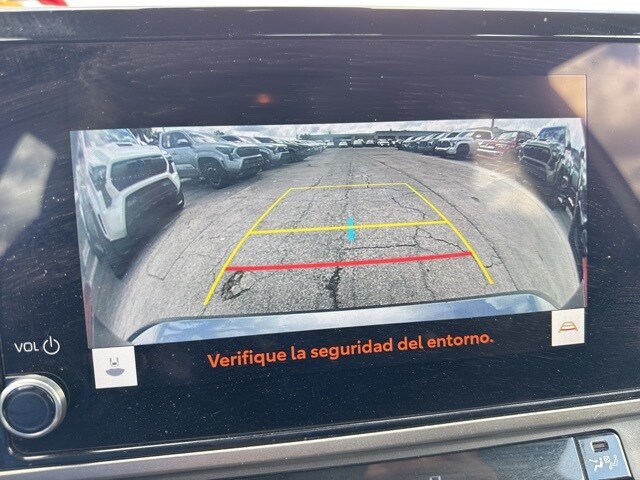 2025 Toyota Camry SE photo 4