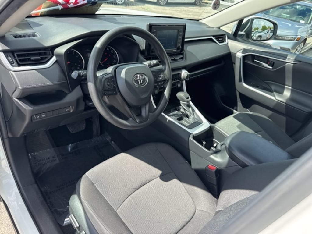 Used 2022 Toyota RAV4 XLE SUV