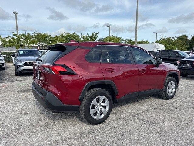 2023 Toyota RAV4 LE photo 2