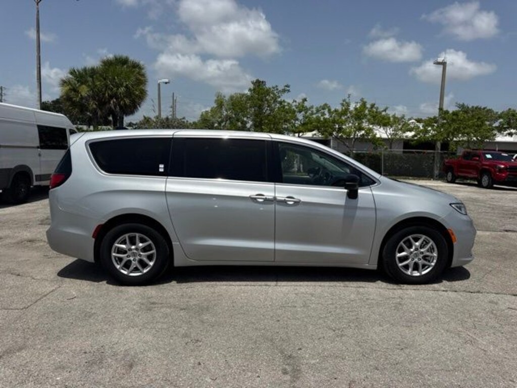 Used 2024 Chrysler Pacifica Touring L Van Passenger Van