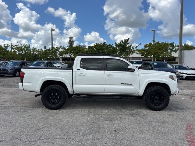 2022 Toyota Tacoma SR5 V6 photo 2