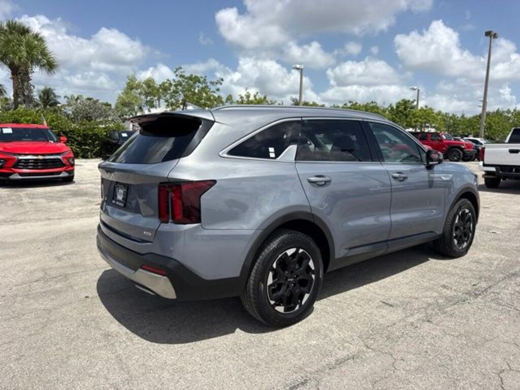Used 2024 Kia Sorento S SUV