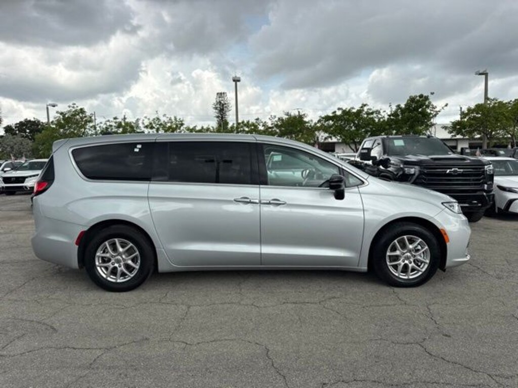 Used 2024 Chrysler