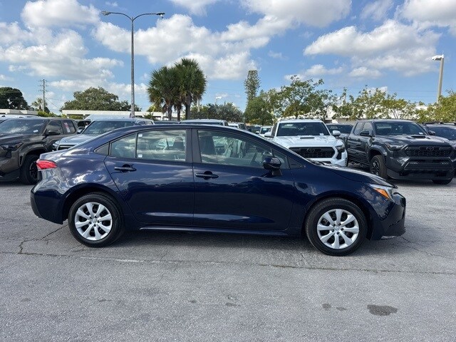 2025 Toyota Corolla Hybrid LE photo 2