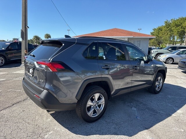 2025 Toyota RAV4 XLE photo 3