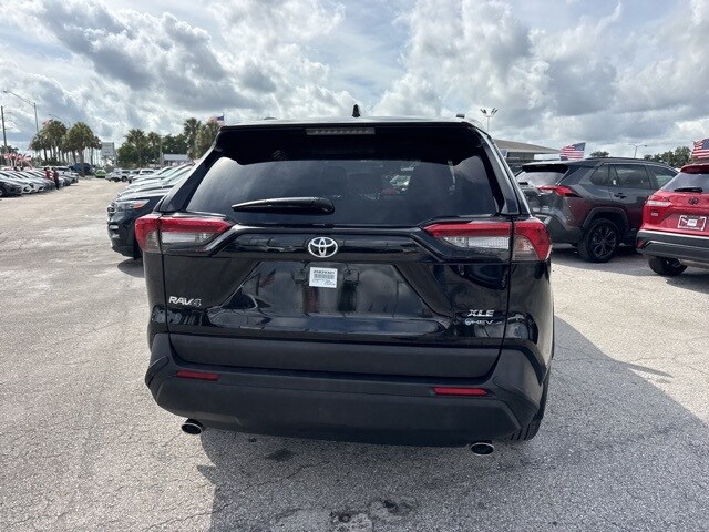 2025 Toyota RAV4 Hybrid XLE Premium photo 3