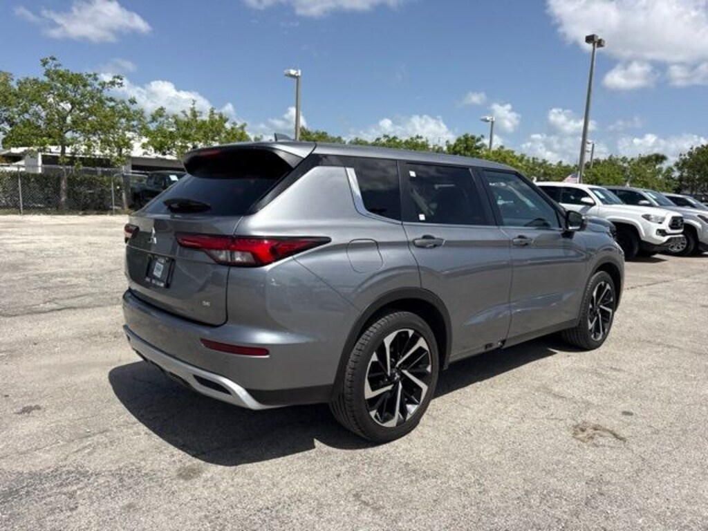 Used 2024 Mitsubishi Outlander SE Black Edition SUV