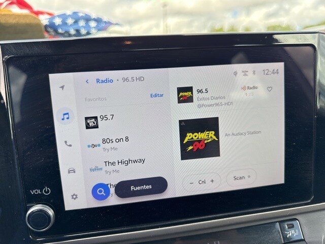 2025 Toyota Camry SE photo 3