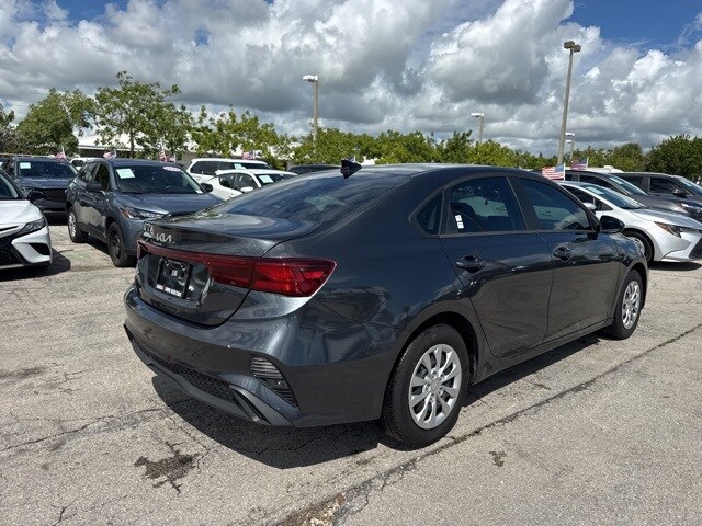 2024 Kia Forte LX photo 3