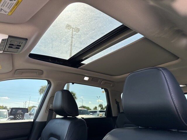 2022 Nissan Pathfinder Platinum photo 3