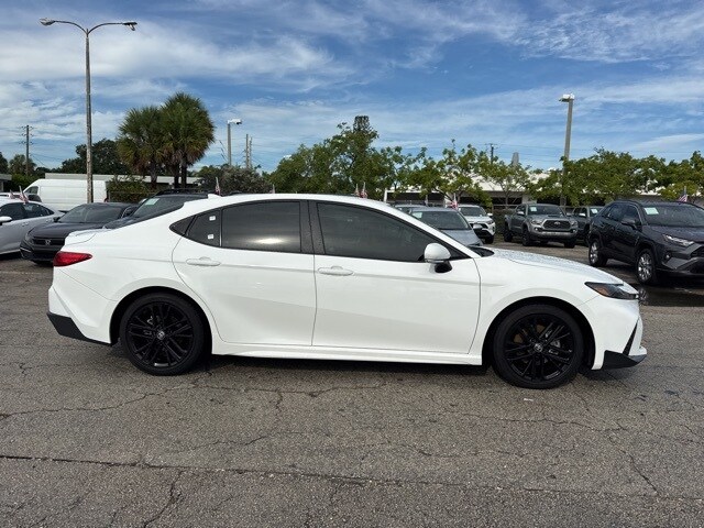 2025 Toyota Camry SE photo 2