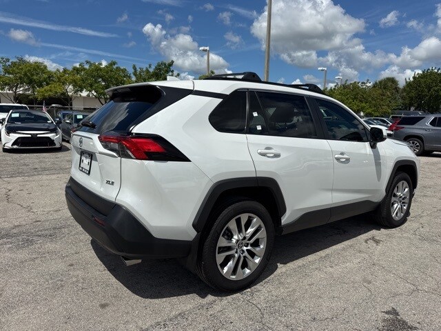 2024 Toyota RAV4 XLE Premium photo 3