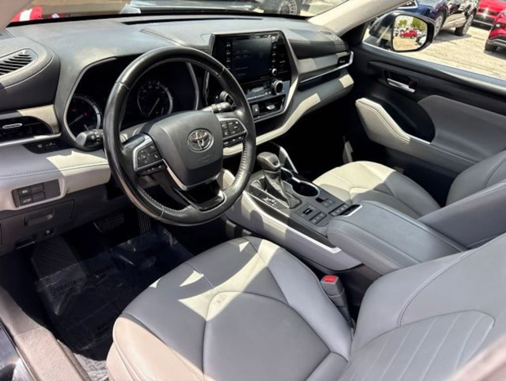 Used 2021 Toyota Highlander XLE SUV