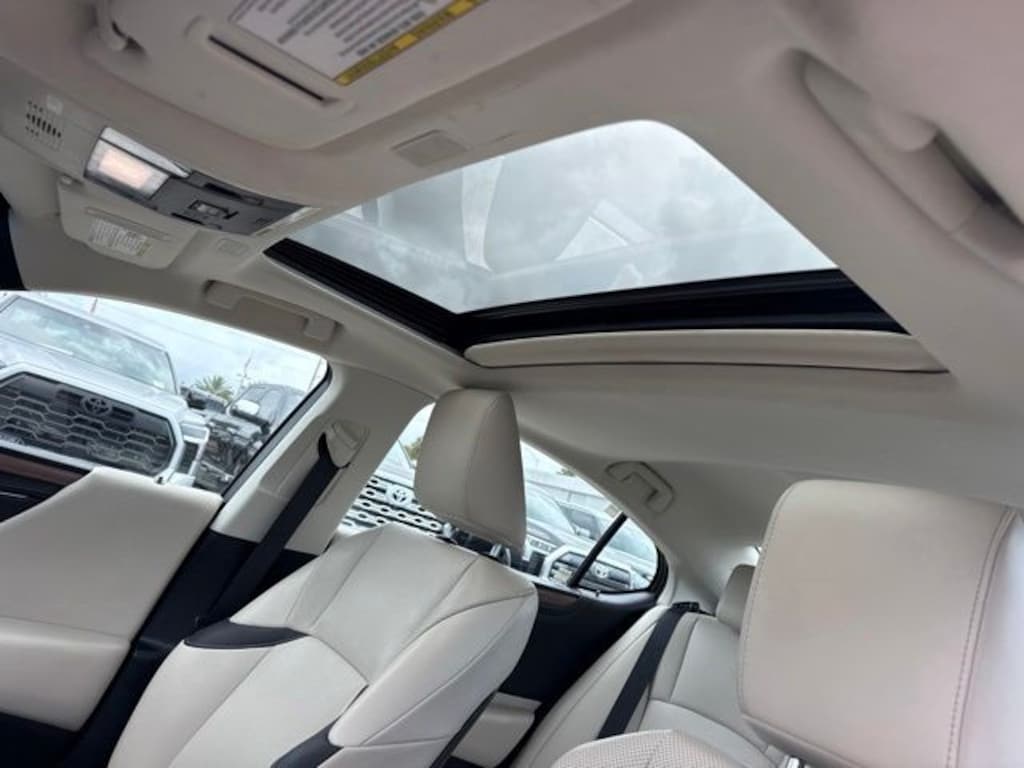 Used 2024 Lexus ES 350 Sedan
