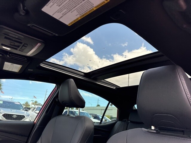 2025 Toyota Camry SE photo 3