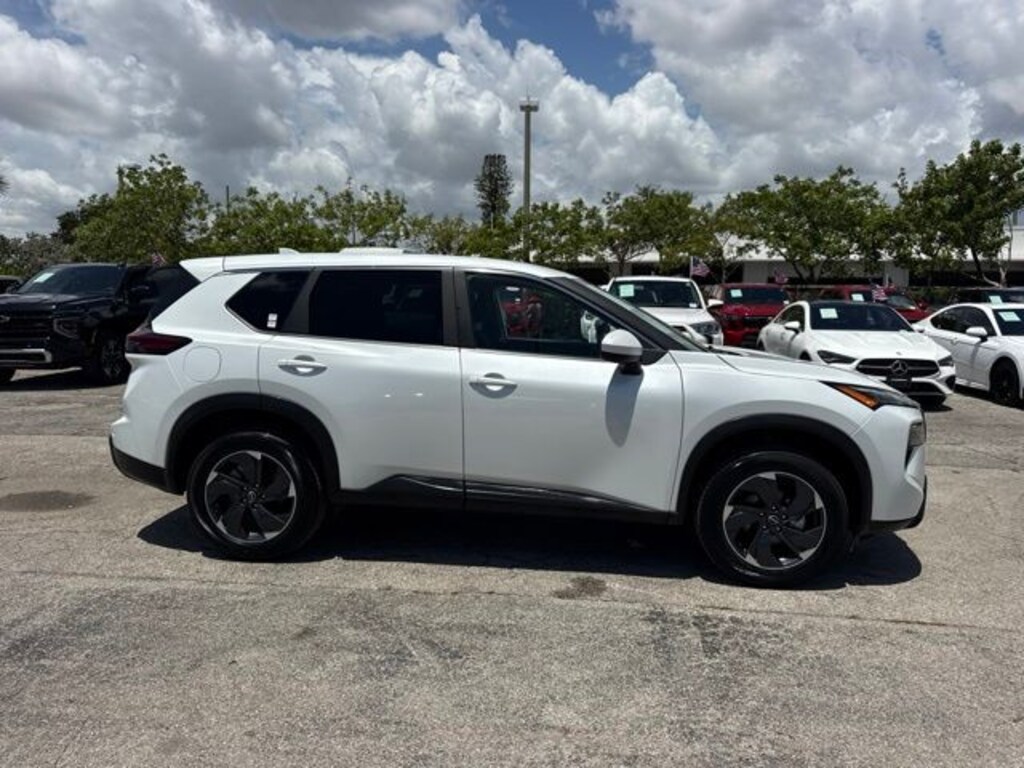 Used 2024 Nissan Rogue SV SUV