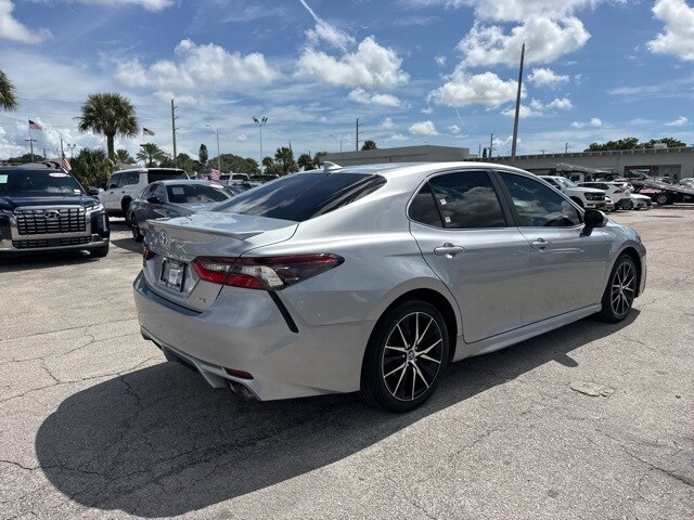 2024 Toyota Camry SE photo 3