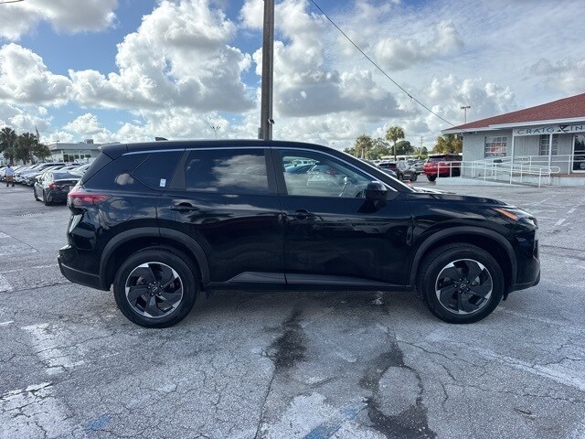 2024 Nissan Rogue SV photo 2