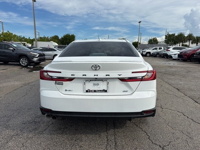 2025 Toyota Camry SE photo 4