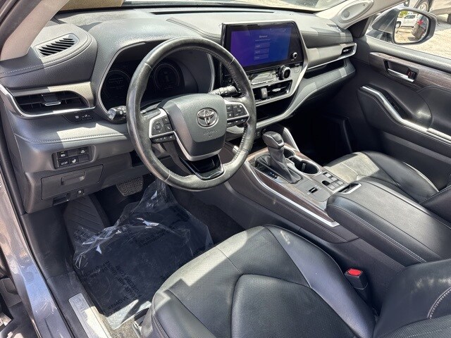 2023 Toyota Highlander Hybrid Limited photo 2