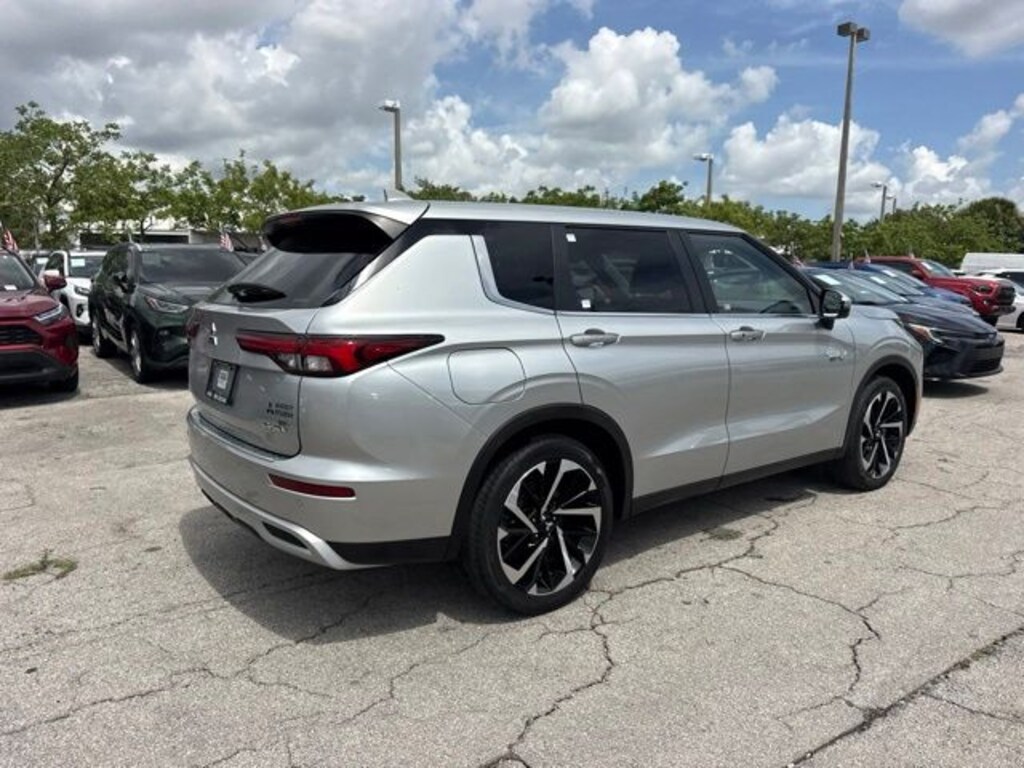 Used 2023 Mitsubishi Outlander Plug-In Hybrid SUV