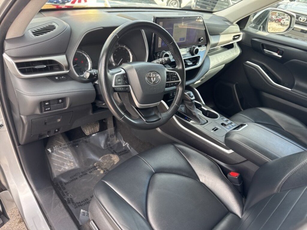 Used 2023 Toyota Highlander XLE SUV