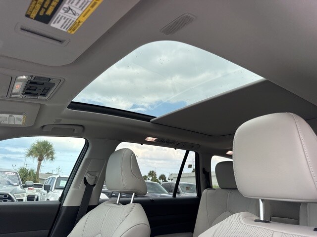 2024 Toyota Grand Highlander Limited photo 2