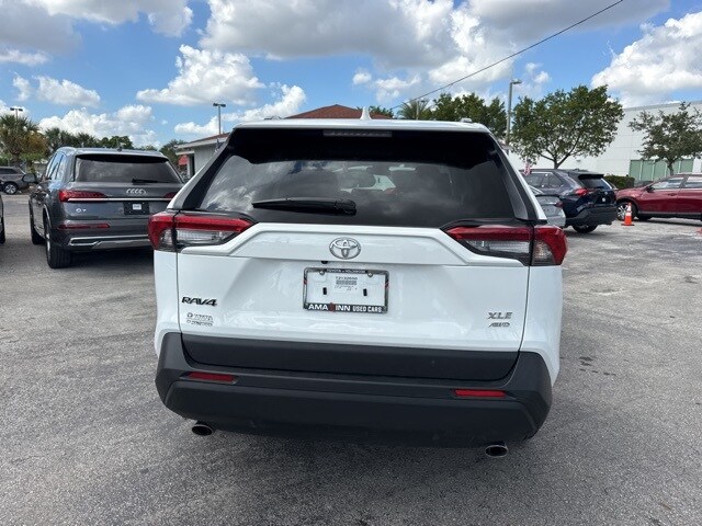 2025 Toyota RAV4 XLE photo 4