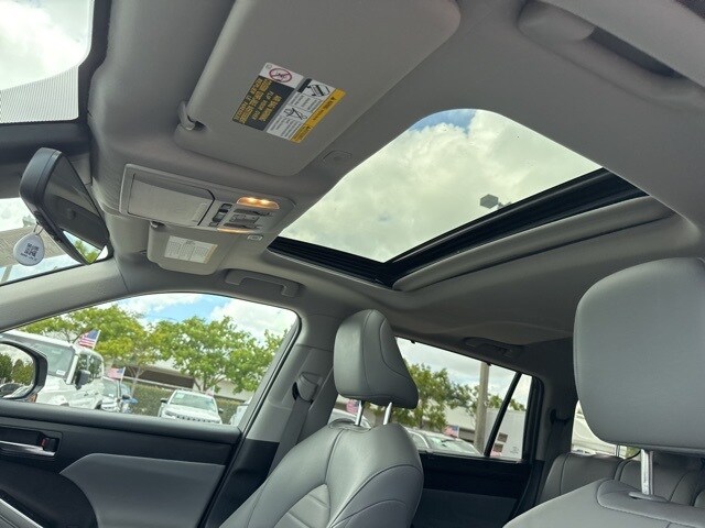 2024 Toyota Highlander LE photo 3