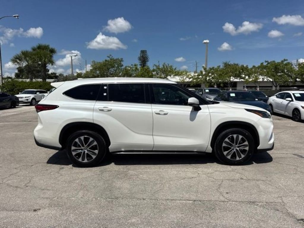 Used 2021 Toyota Highlander XLE SUV