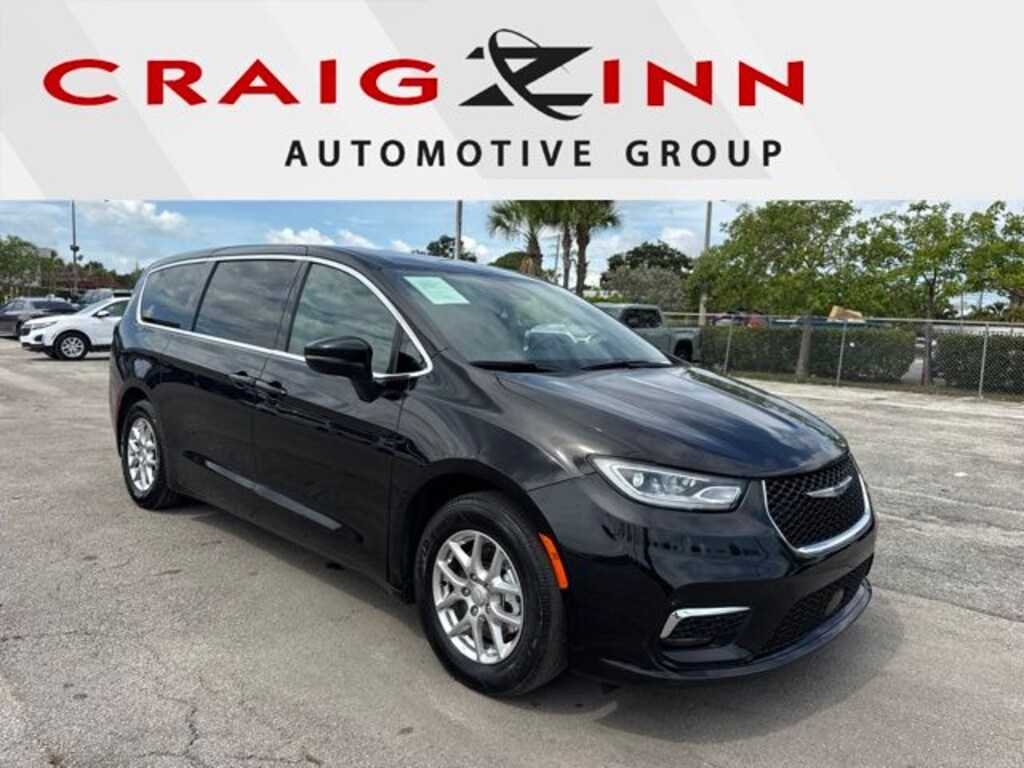 Used 2025 Chrysler Pacifica Select Van Passenger Van