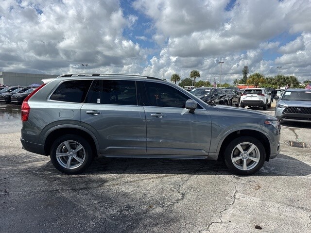 2018 Volvo XC90 T5 Momentum photo 2