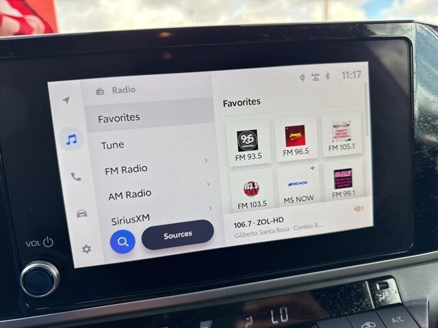 2025 Toyota Camry SE photo 3