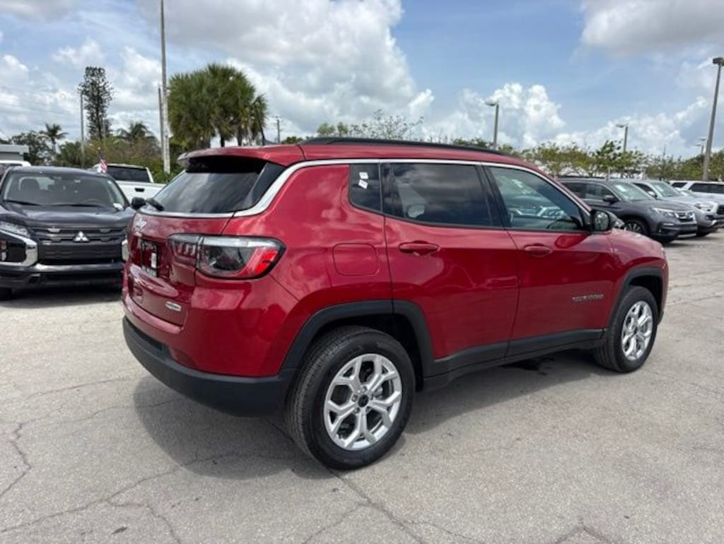 Used 2025 Jeep Compass Latitude SUV