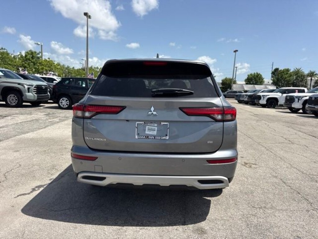 Used 2024 Mitsubishi Outlander SE Black Edition SUV