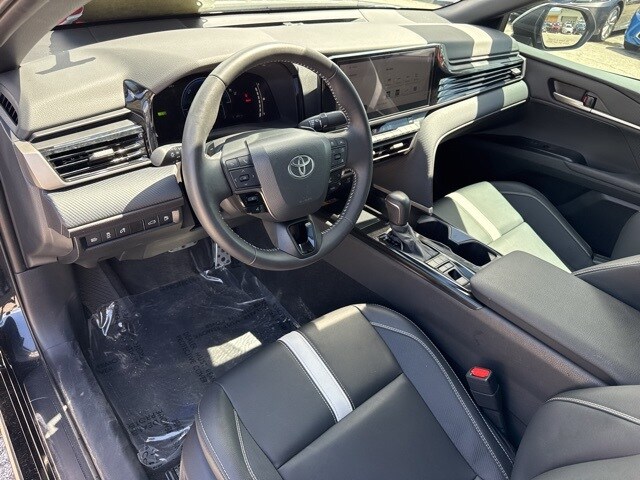 2025 Toyota Camry SE photo 2