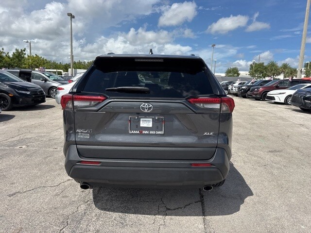 2023 Toyota RAV4 XLE Premium photo 3