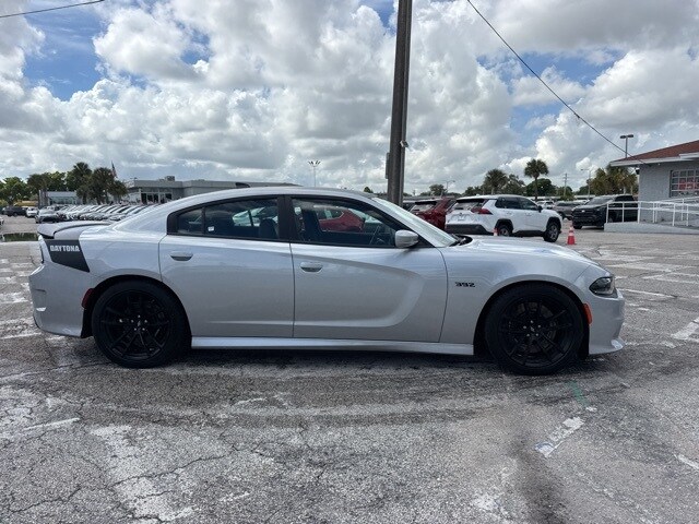2022 Dodge Charger Scat Pack photo 2