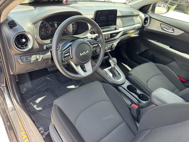 2023 Kia Forte LXS photo 2
