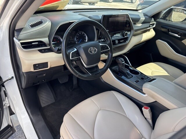 2023 Toyota Highlander Hybrid XLE photo 2