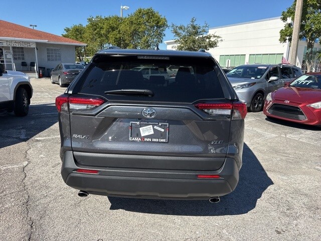 2025 Toyota RAV4 XLE photo 4