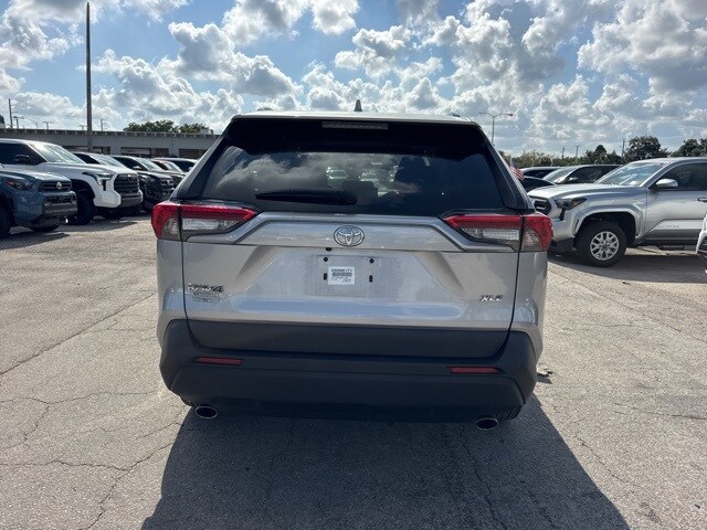 2022 Toyota RAV4 XLE Premium photo 3