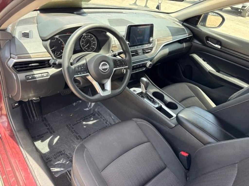 Used 2025 Nissan Altima SV Sedan